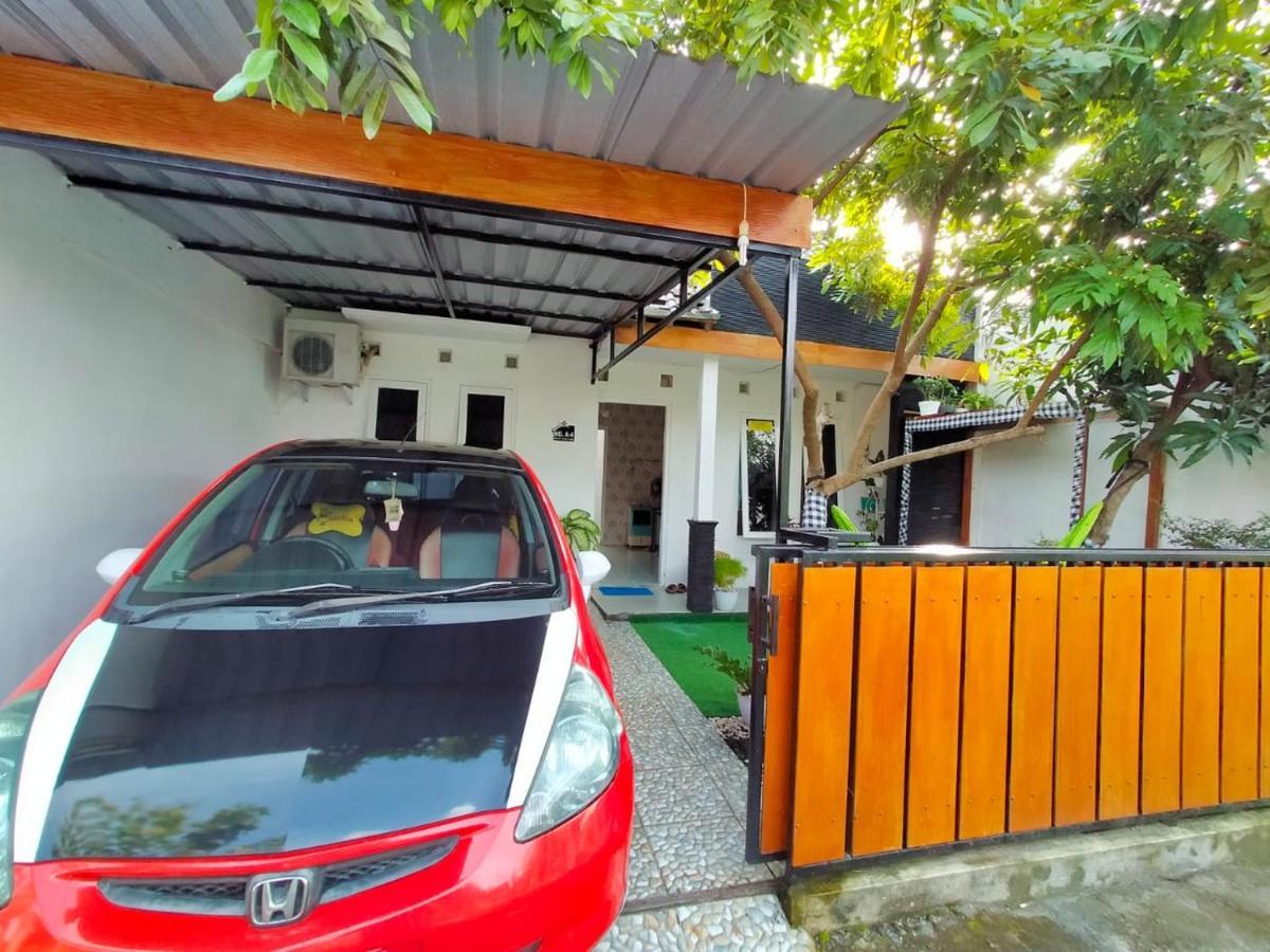 Shifana Homestay Syariah Yogyakarta Exterior foto