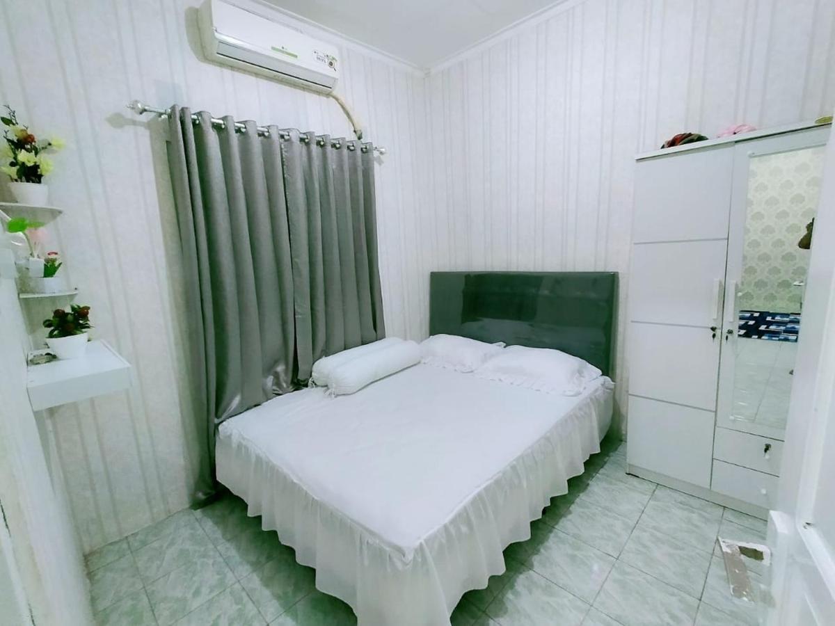 Shifana Homestay Syariah Yogyakarta Exterior foto